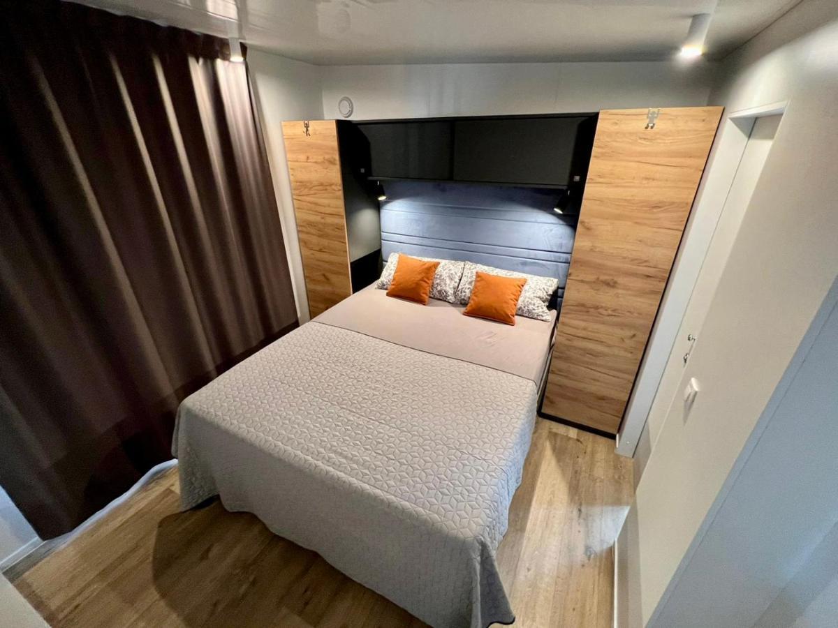 Villa Family Grand De Luxe Mobilhome Selce Exterior photo