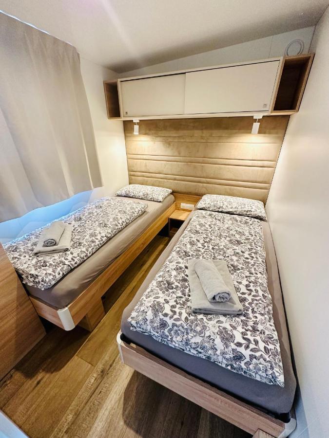 Villa Family Grand De Luxe Mobilhome Selce Exterior photo