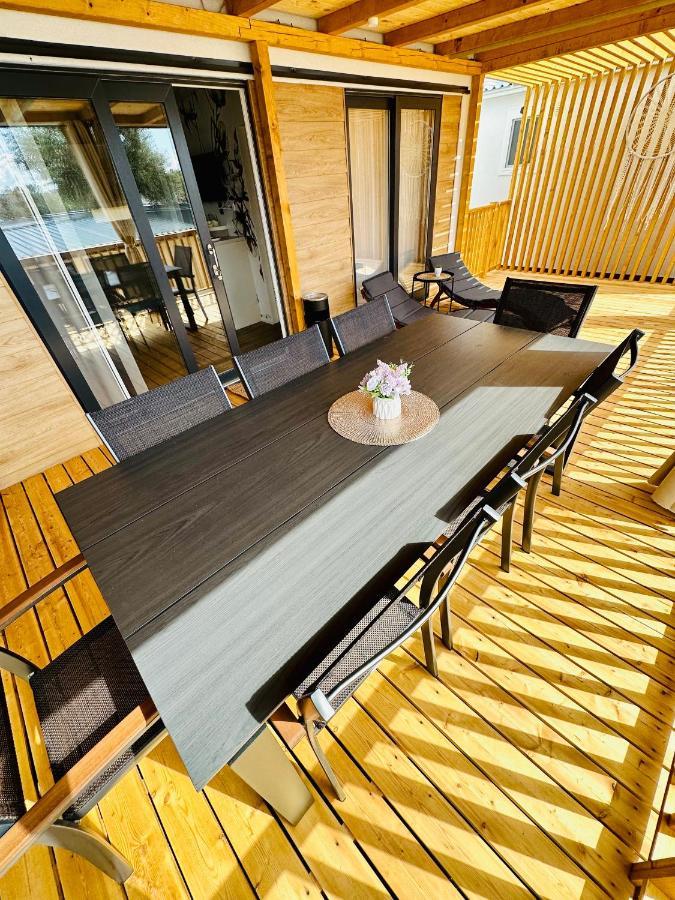 Villa Family Grand De Luxe Mobilhome Selce Exterior photo