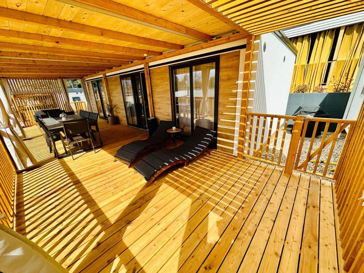 Villa Family Grand De Luxe Mobilhome Selce Exterior photo